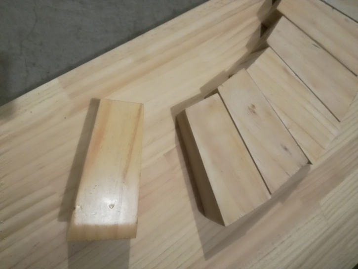 引っ越し前に新しいテレビボードを自作した センタースピーカーとａｖアンプが入るサイズで作った 市街化調整区域にローコストハウスを建てた