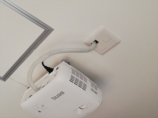 BENQ HT2550 4K HDR プロジェクター ベンディル 吊り下げアーム付